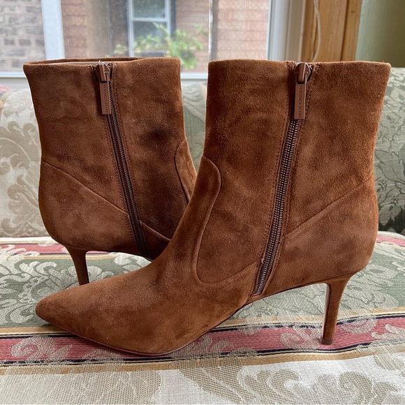 VERONICA BEARD Larissa Pointed Toe Bootie. Size 8.5 Women
N1-1 - Picture 5 of 12